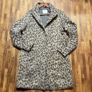 Old Navy women’s gray lined animal print coat. Size XS.